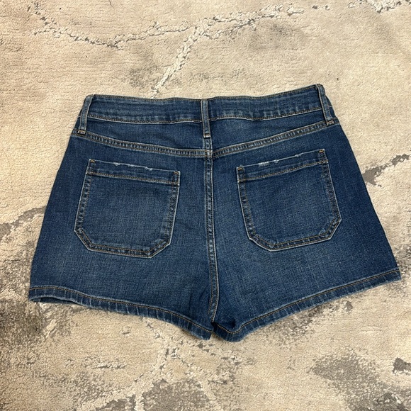 Old navy shorts ! - Picture 3 of 3